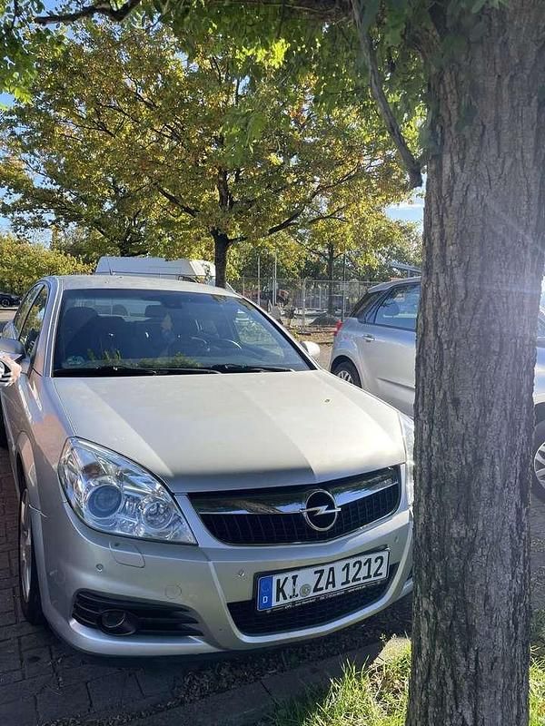 Grau Gebraucht 2007 Opel Vectra Edition Limousine | 2.500 € (Fairer Preis) - Bild 1/4