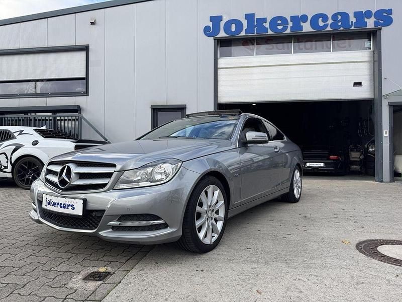 Silber Gebraucht 2011 Mercedes C180 Coupé | 8.990 € - Bild 1/4