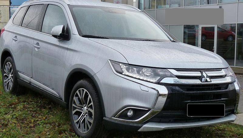 Silber Gebraucht 2018 Mitsubishi Outlander Top SUV | 14.900 € (Fairer Preis) - Bild 1/4