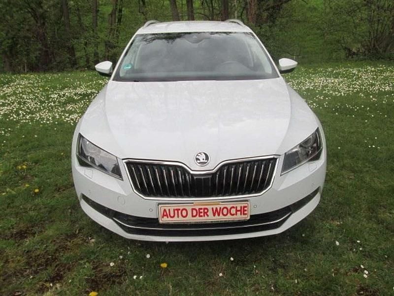 Gebraucht Skoda Superb Style 150 PS (110 kW) 2019 Moonweiss metallic Kombi