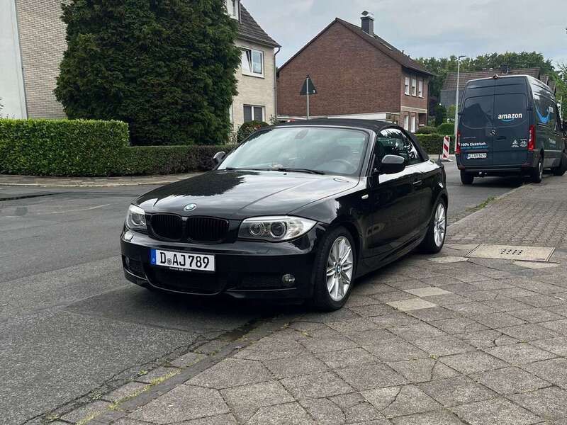 Schwarz Gebraucht 2012 BMW 118 Cabriolet Sport Line Cabrio | 10.500 € - Bild 1/1