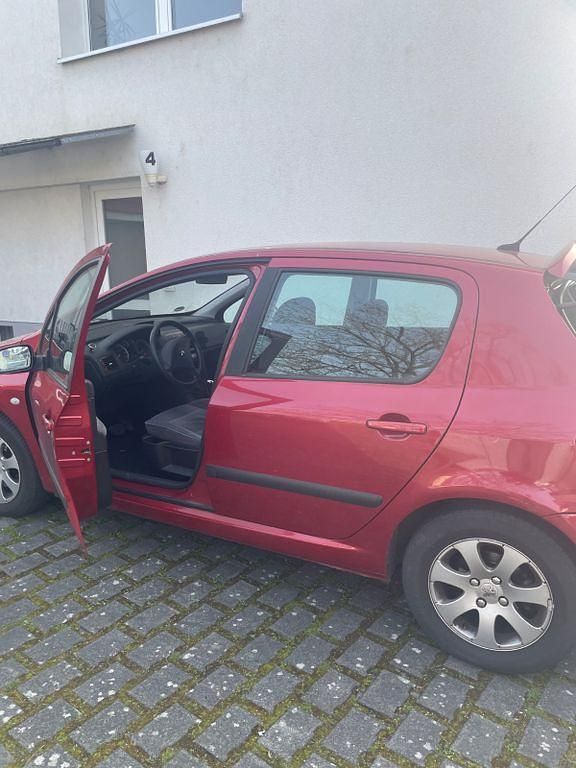 Gebraucht Peugeot 307 Premium 109 PS (80 kW) 2003 Rot Limousine