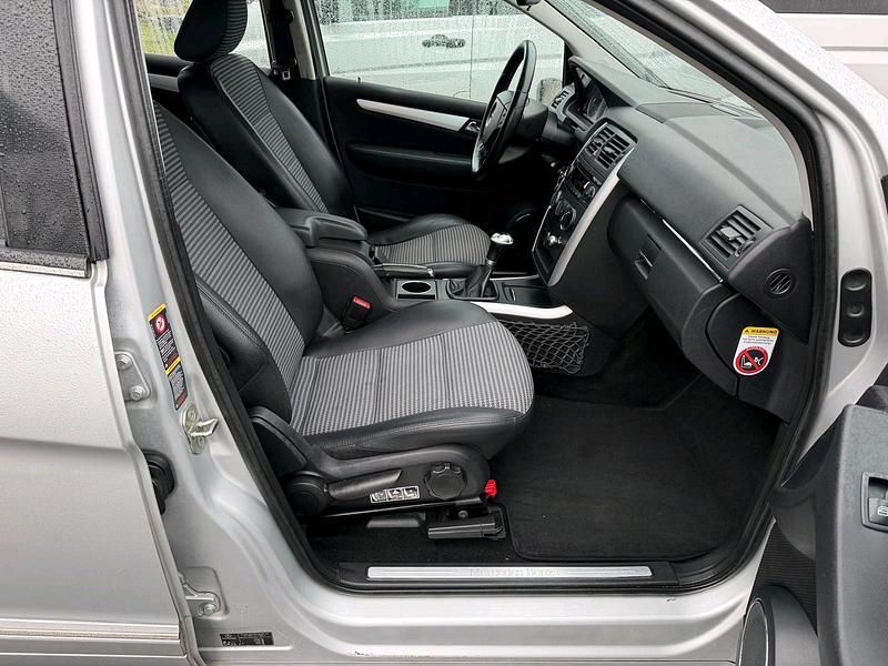 Silber Gebraucht 2005 Mercedes B170 Van / Kleinbus | 2.300 € (Fairer Preis) - Bild 1/4