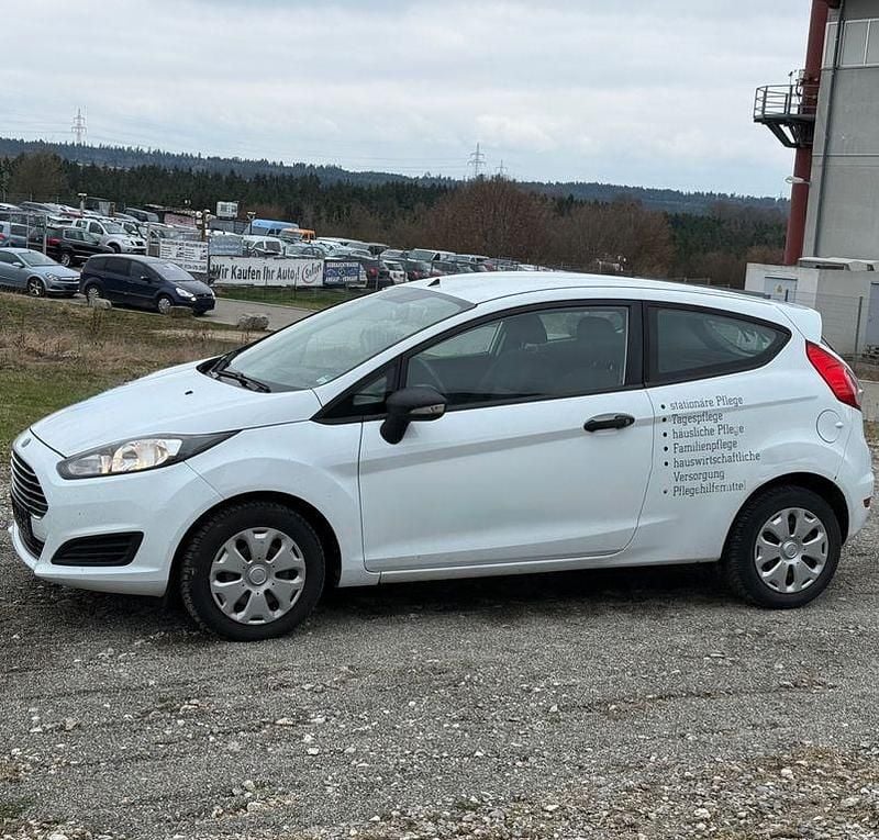 Gebraucht Ford Fiesta 60 PS (44 kW) 2013 Weiß Kleinwagen