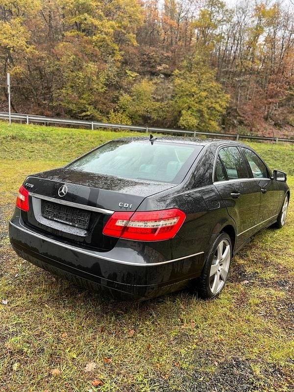 Gebraucht Mercedes E220 170 PS (125 kW) 2009 Schwarz Limousine