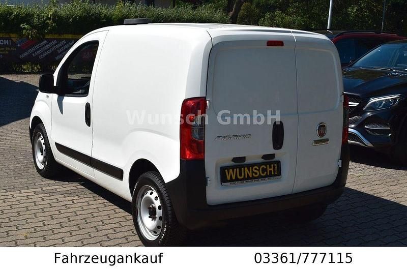 Gebraucht Fiat Fiorino Basis 77 PS (56 kW) 2018 Weiß Van / Kleinbus