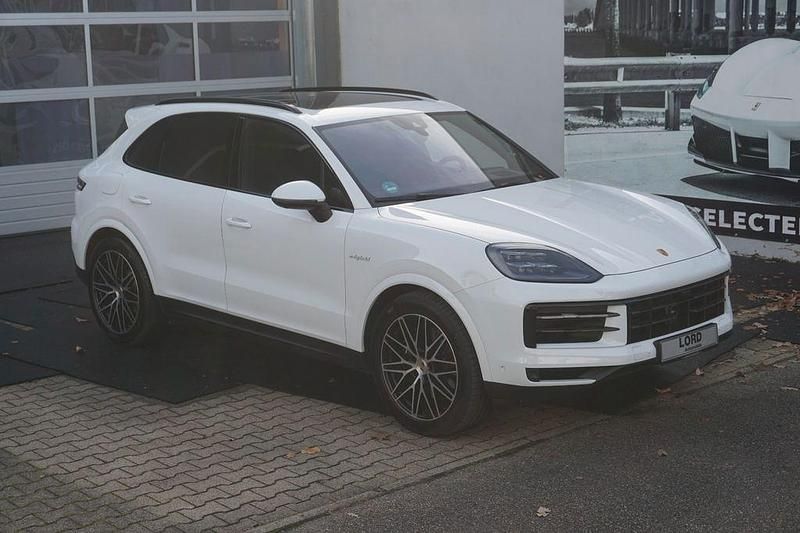 Pure white/weiss Gebraucht 2024 Porsche Cayenne SUV | 81.999 € - Bild 1/4