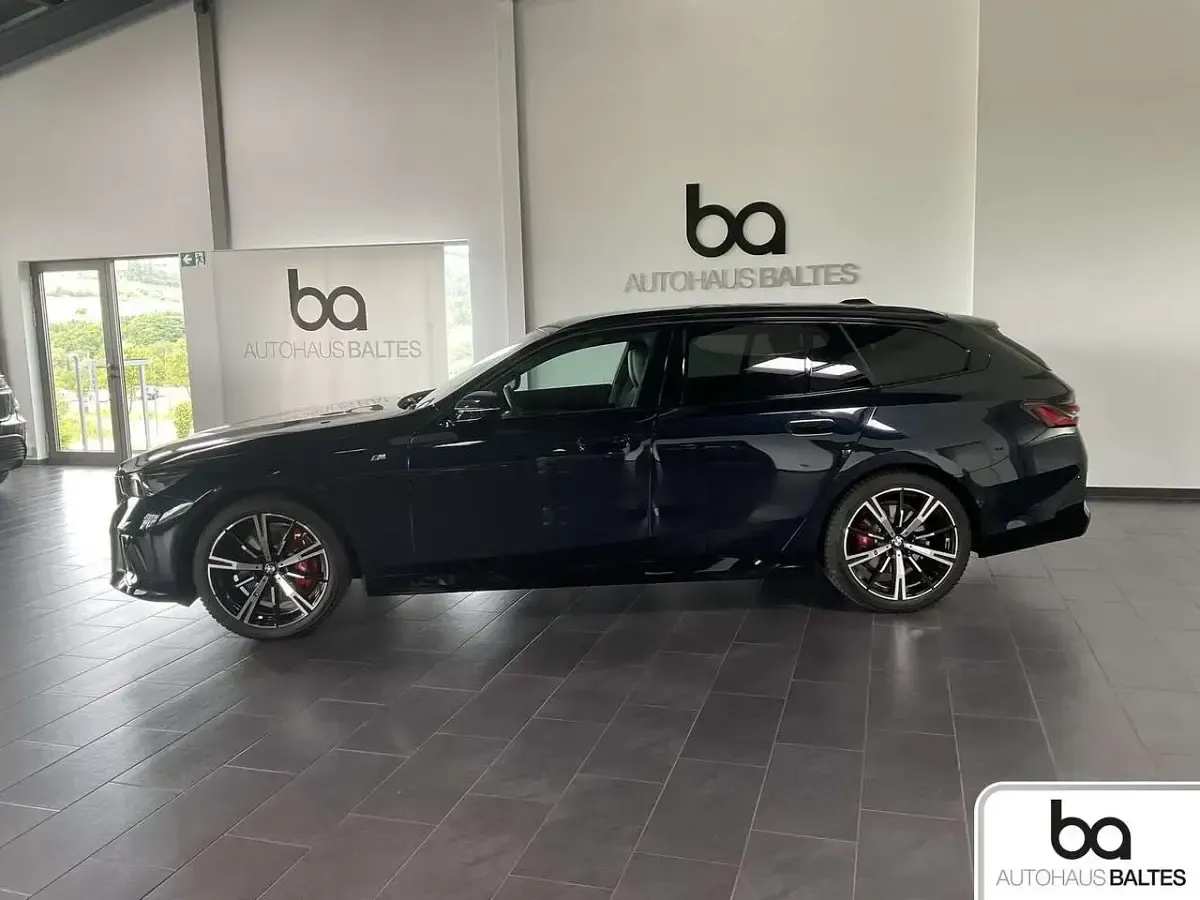 Gebraucht BMW 540 M Sport 303 PS (222 kW) 2024 Carbonschwarzmet. Kombi