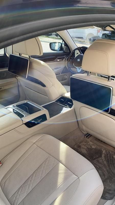 Gebraucht BMW 750L 449 PS (330 kW) 2015 Grau Limousine