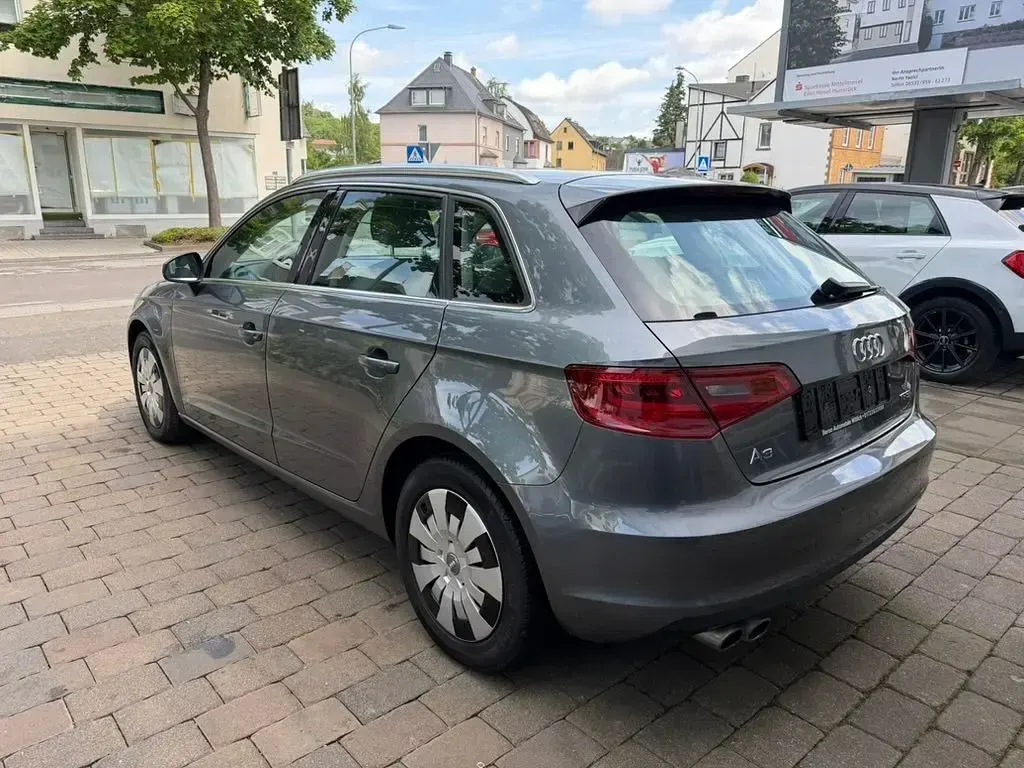 Gebraucht Audi A3 Ambiente 125 PS (91 kW) 2014 Grau Limousine