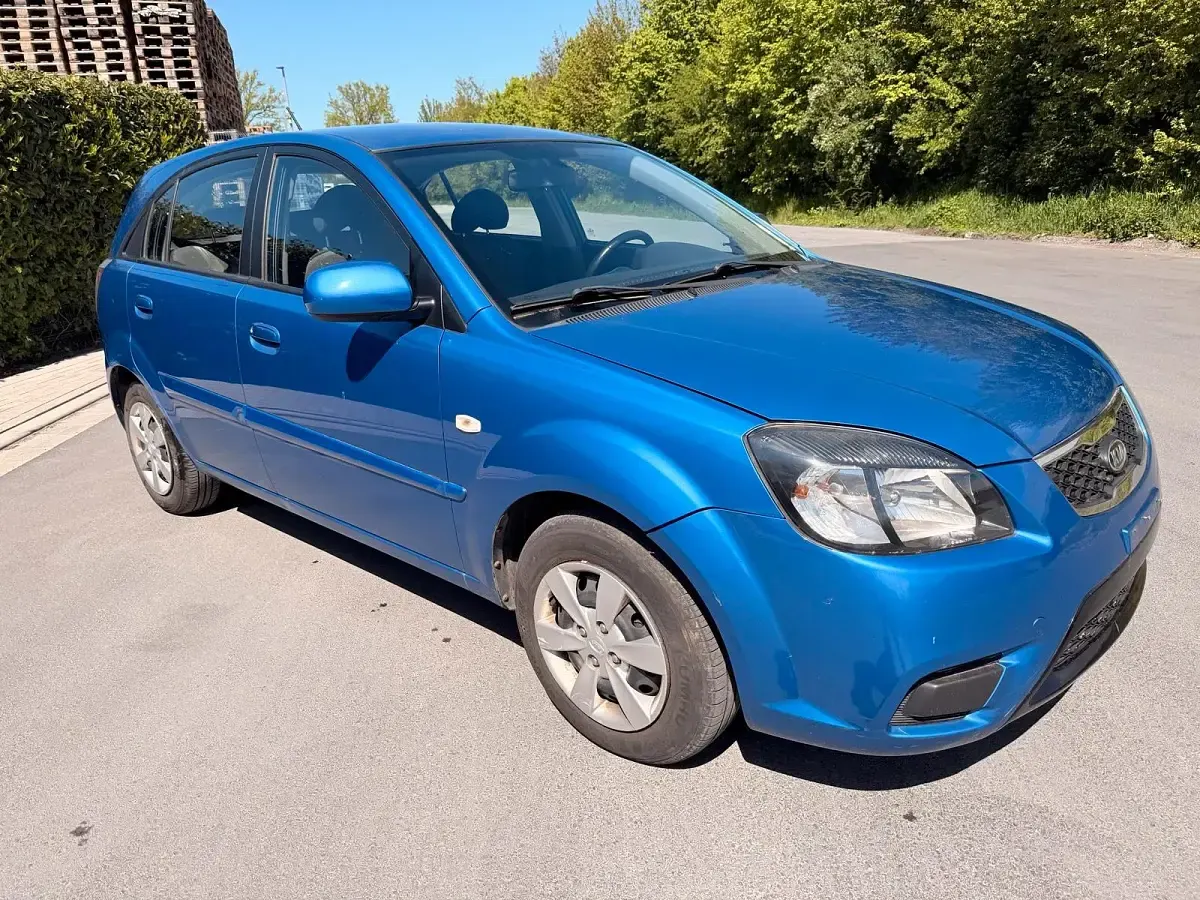 Usata Kia Rio 97 CV (71 kW) 2009 Blu Berlina