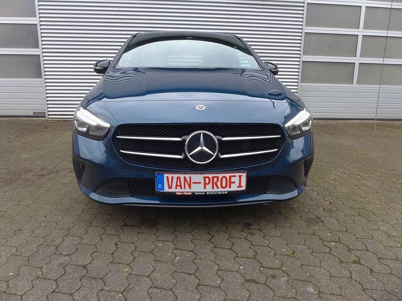 Gebraucht Mercedes B180 136 PS (100 kW) 2019 Denimblau (metallic) Van / Kleinbus