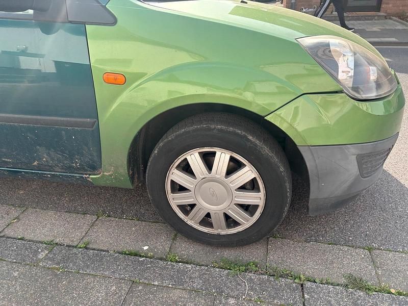 Gebraucht Ford Fiesta 75 PS (55 kW) 2002 Grün Kleinwagen