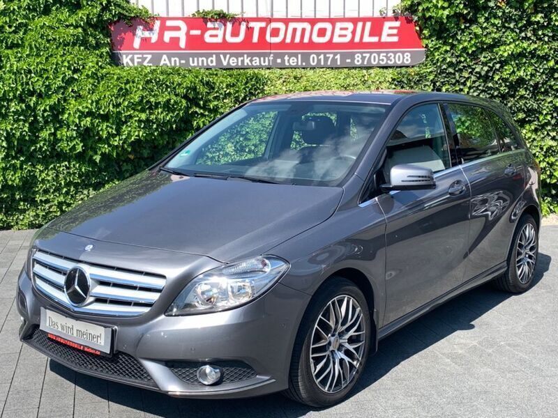 Mountaingrau met. Gebraucht 2012 Mercedes B200 Van / Kleinbus | 12.590 € (Fairer Preis) - Bild 1/4