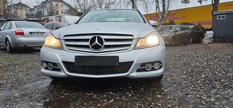Silber Gebraucht 2011 Mercedes C220 Avantgarde Limousine | 6.500 € (Teuer) - Bild 1/4