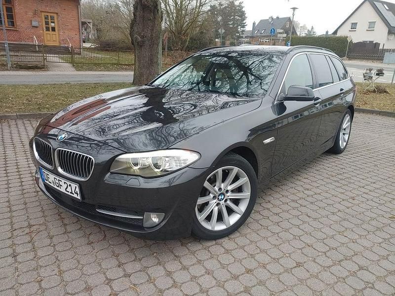 Gebraucht BMW 525 Sport Line 218 PS (160 kW) 2012 Grau Kombi