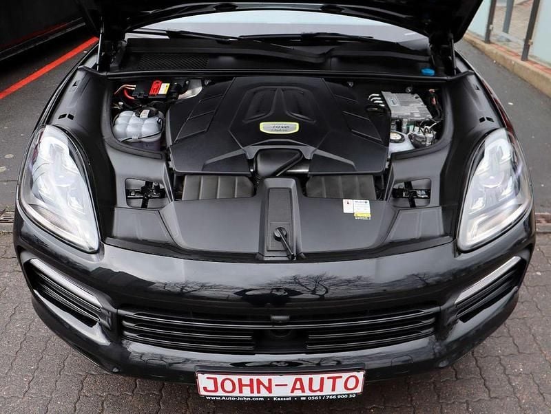 Gebraucht Porsche Cayenne Sport 476 PS (350 kW) 2021 Tiefschwarz SUV