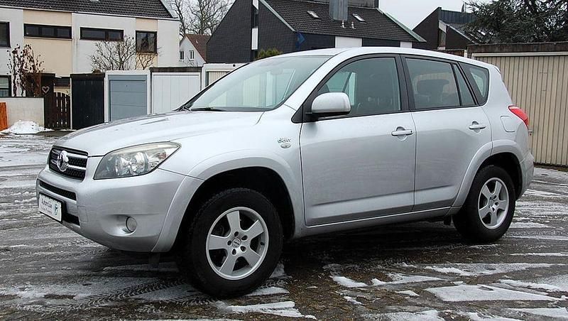 Silber Gebraucht 2006 Toyota RAV4 Sol SUV | 7.280 € (Etwas zu teuer) - Bild 1/4