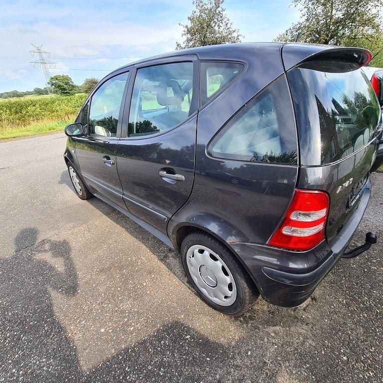 Grau Gebraucht 2003 Mercedes A140 Classic Van / Kleinbus | 1.449 € (Fairer Preis) - Bild 1/4