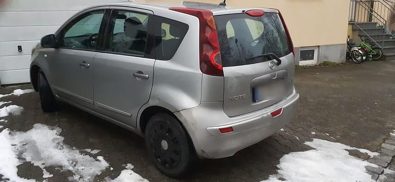Silber Gebraucht 2010 Nissan Note Acenta Limousine | 2.500 € (Fairer Preis) - Bild 1/4