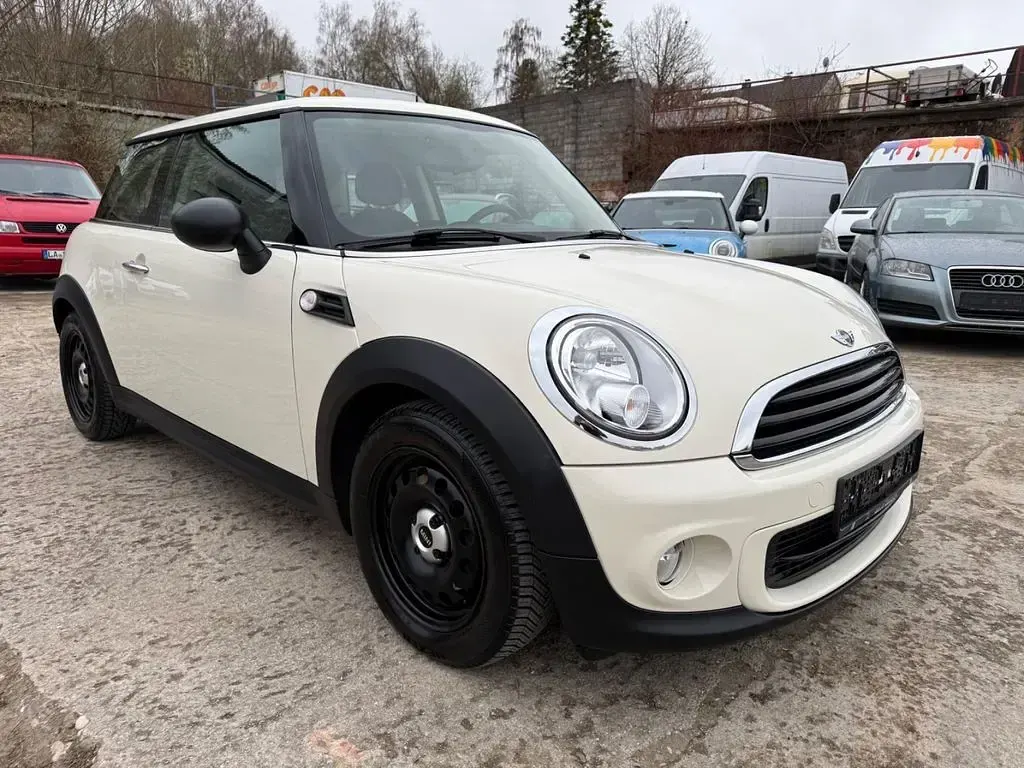 Używany Mini ONE 75 KM (55 kW) 2012 Biały Hatchback