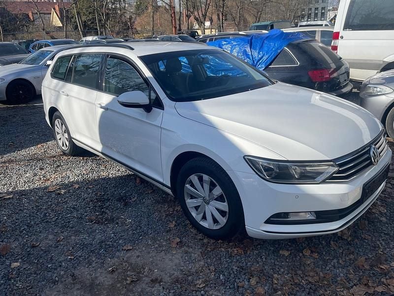 Gebraucht VW Passat 150 PS (110 kW) 2018 Weiß Kombi