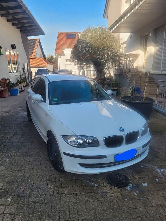 Gebraucht BMW 116 122 PS (89 kW) 2009 Weiß Kleinwagen