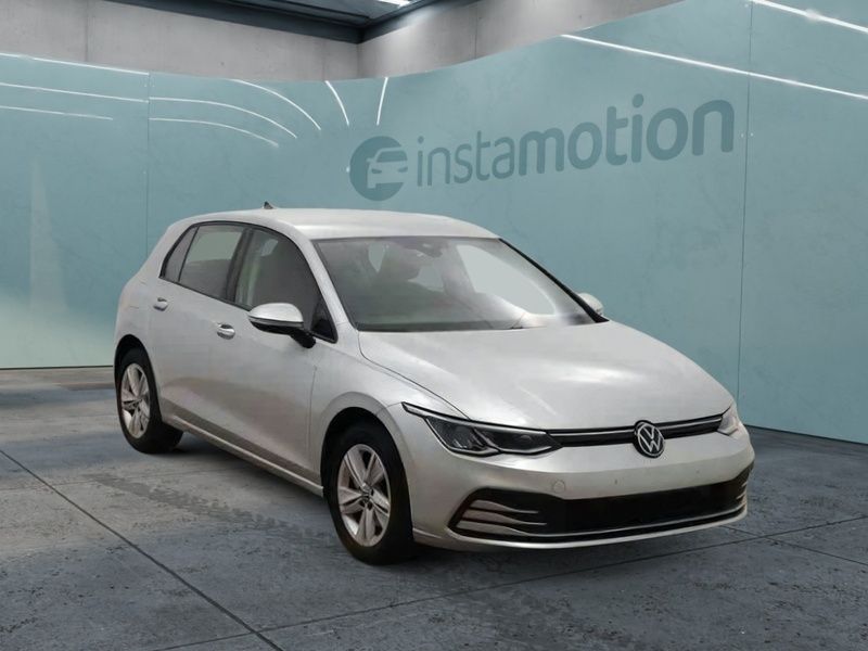 Silber Gebraucht 2022 VW Golf VIII Life Limousine | 22.258 € (Fairer Preis) - Bild 1/4