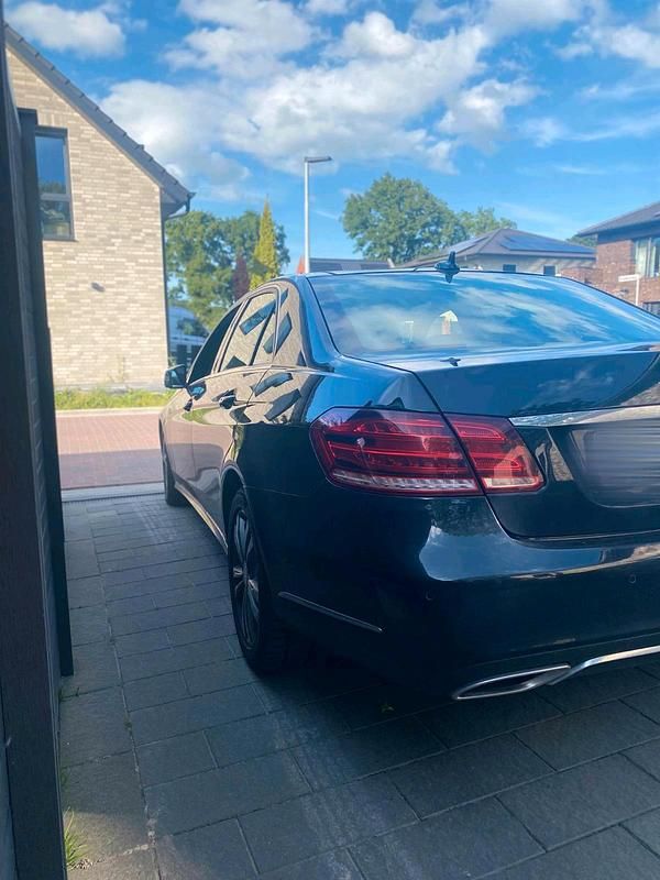 Second-hand Mercedes E300 231 CP (169 kW) 2015 Negru Berlinǎ