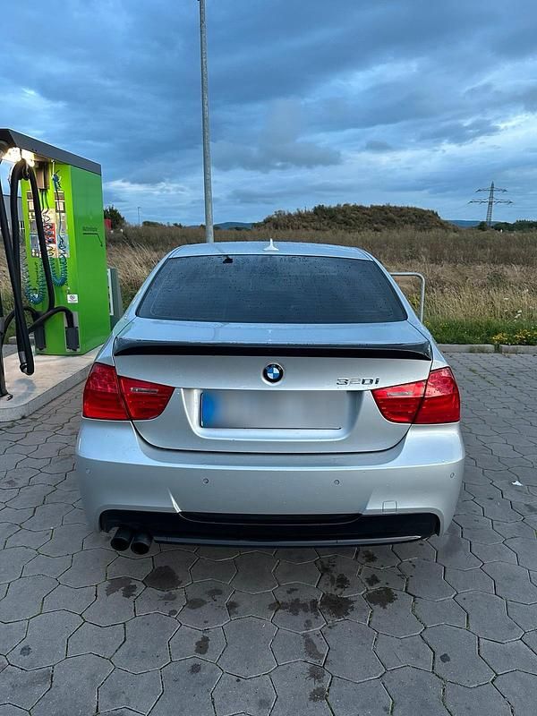 Silber Gebraucht 2009 BMW 330 M Sport Limousine | 8.700 € (Guter Preis) - Bild 1/4