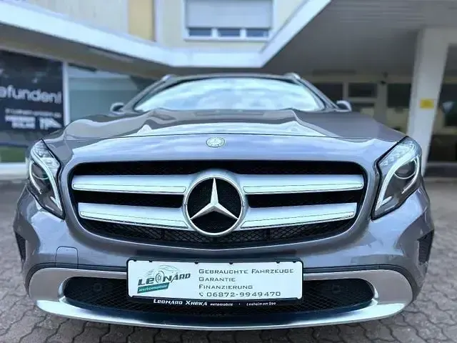Gebraucht Mercedes GLA200 136 PS (100 kW) 2016 Grau SUV