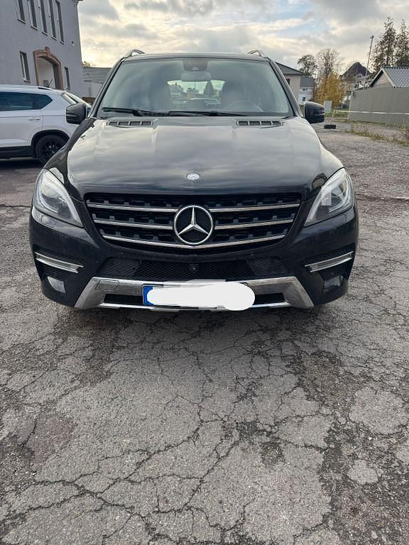 Schwarz Gebraucht 2015 Mercedes ML350 SUV | 19.500 € (Fairer Preis) - Bild 1/4