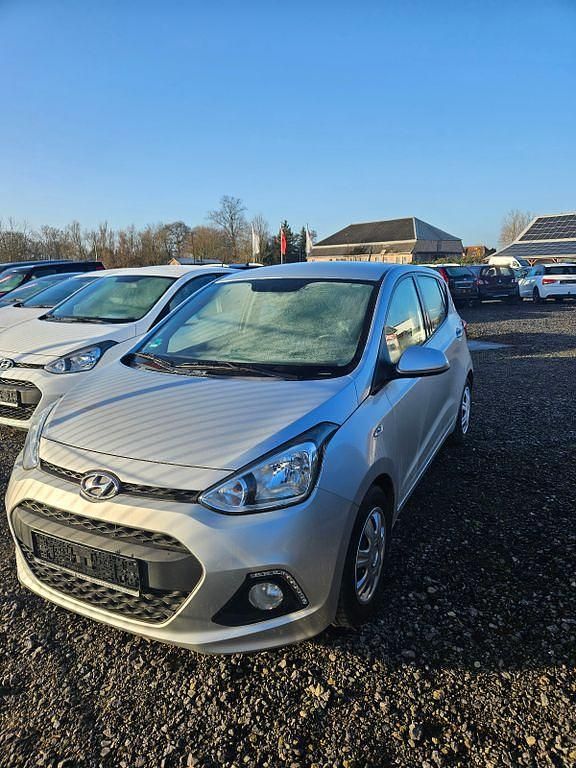 Gebraucht Hyundai i10 Intro Edition 87 PS (63 kW) 2014 Silber Kleinwagen