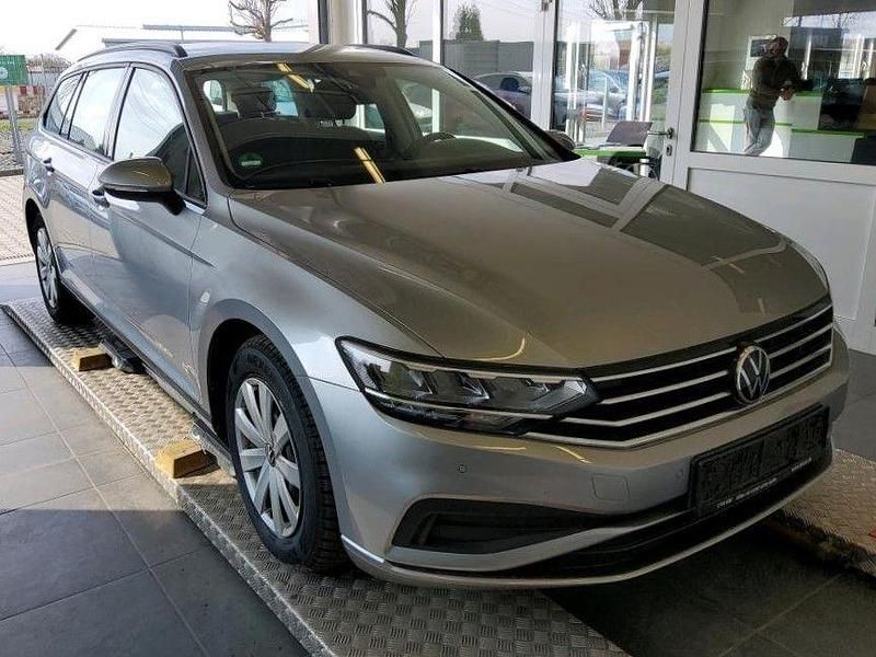 Gebraucht VW Passat Conceptline 150 PS (110 kW) 2022 Silber Kombi