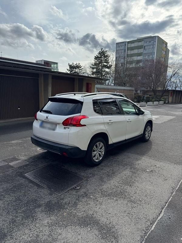 Gebraucht Peugeot 2008 Style 92 PS (67 kW) 2015 Weiß SUV