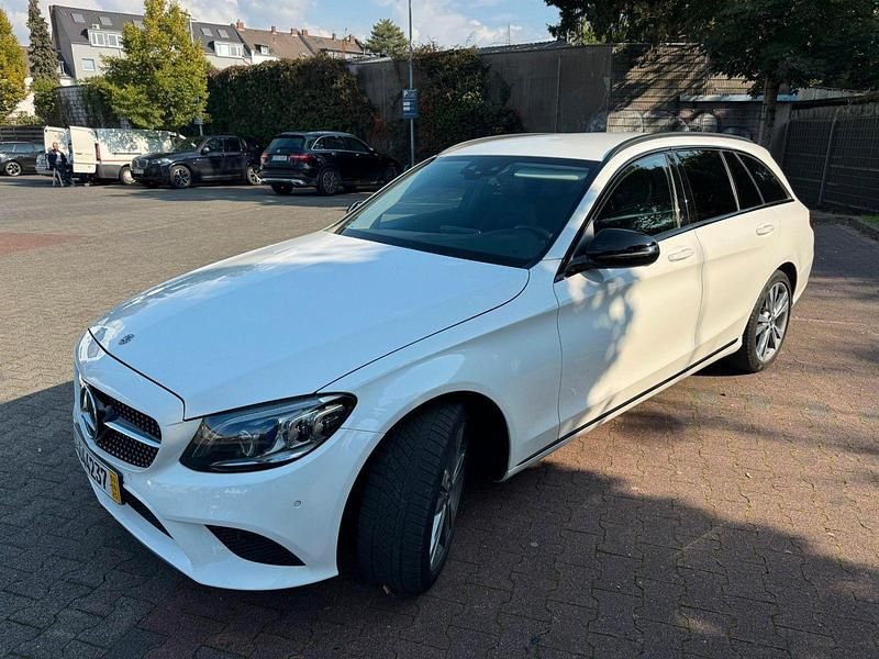 Weiß Gebraucht 2020 Mercedes C220 Kombi | 22.950 € (Superpreis) - Bild 1/4