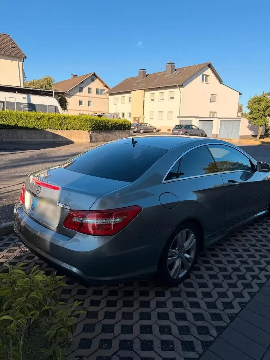 Gebraucht Mercedes E350 AMG 292 PS (214 kW) 2009 Silber Coupé