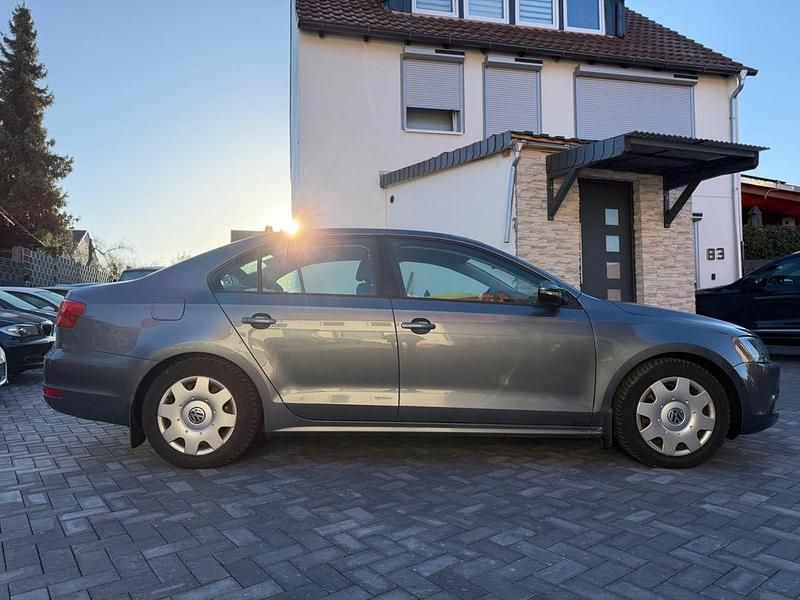 Gebraucht VW Jetta Comfortline 105 PS (77 kW) 2011 Grau Limousine