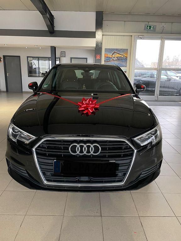 Gebraucht Audi A3 116 PS (85 kW) 2018 Schwarz Limousine