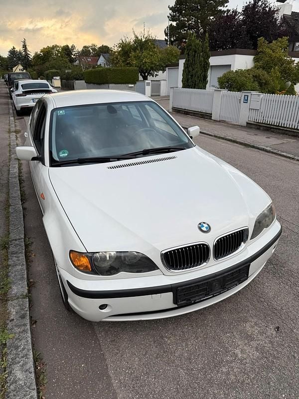 Weiß Gebraucht 2001 BMW 320 Limousine | 1.900 € (Superpreis) - Bild 1/4
