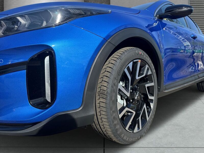Neu Kia XCeed Platinum 140 PS (102 kW) 2025 (b3l) blue flame m SUV