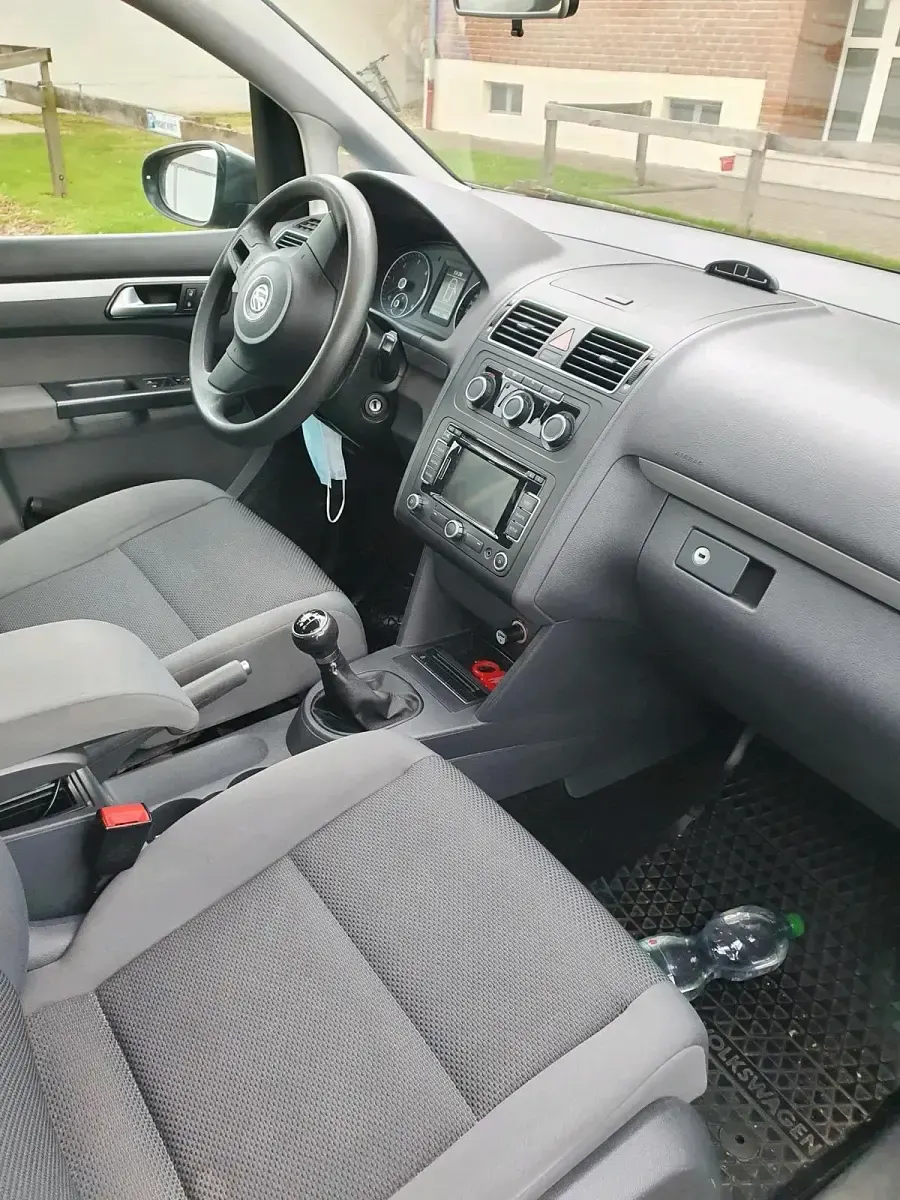 Używany VW Touran 105 KM (77 kW) 2012 Szary Minivan