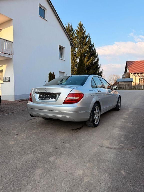Gebraucht Mercedes C180 156 PS (114 kW) 2011 Silber Limousine