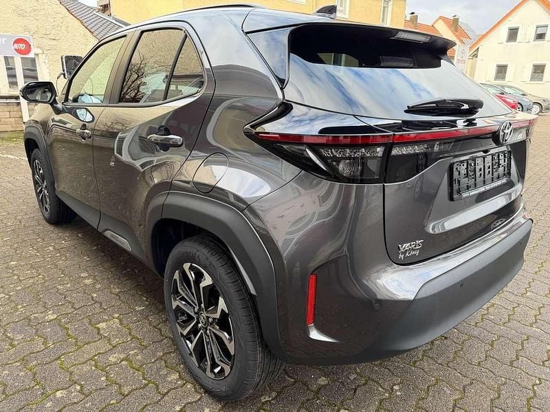 Neu Toyota Yaris Cross Style 131 PS (96 kW) 2025 Grau SUV