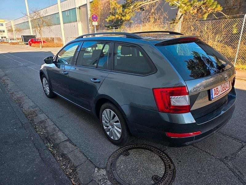 Gebraucht Skoda Octavia 105 PS (77 kW) 2015 Grau Kleinwagen