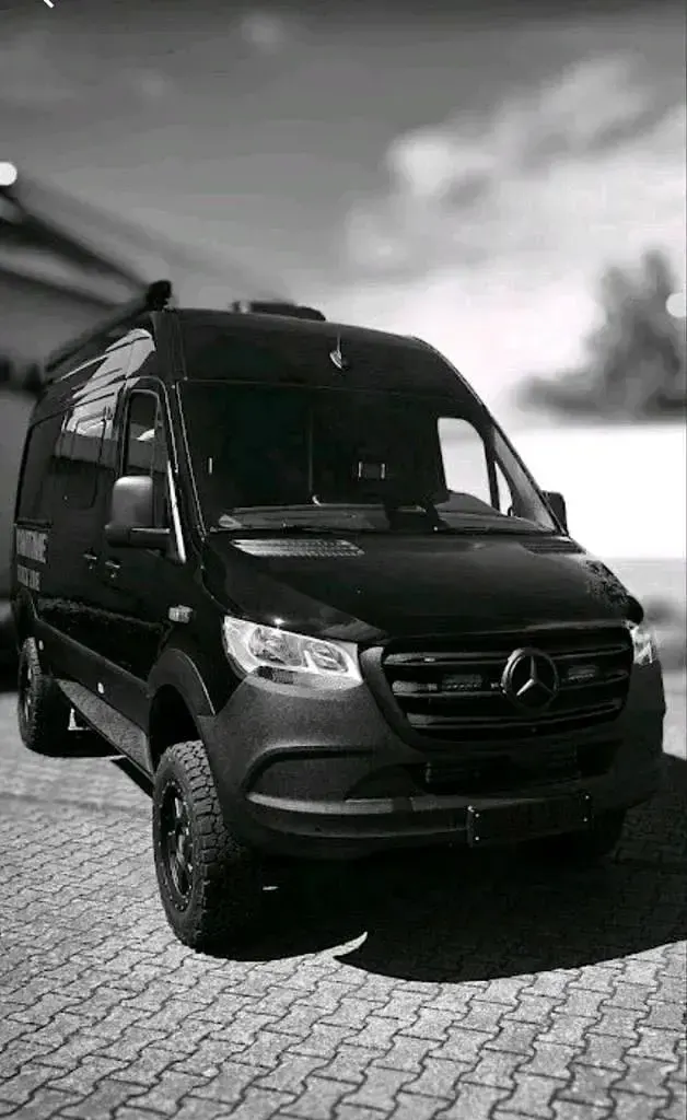 Używany Mercedes Sprinter 190 KM (139 kW) 2025 Czarny Van