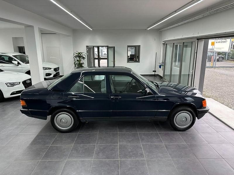 Gebraucht Mercedes 190 72 PS (52 kW) 1987 Blau Limousine