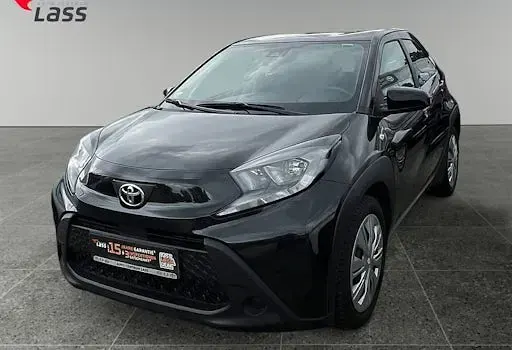 Gebraucht Toyota Aygo X Play 72 PS (52 kW) 2023 Mysticschwarz mica metallic SUV