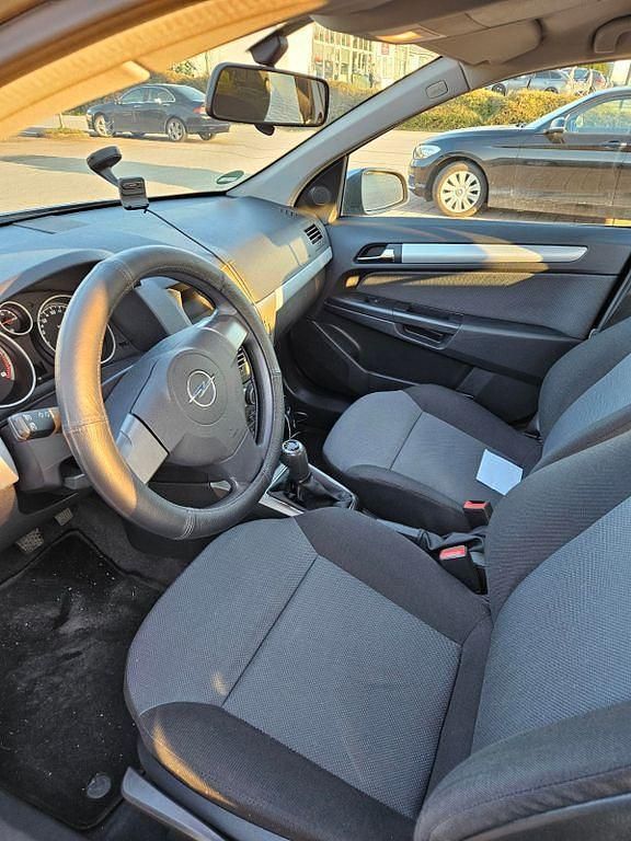 Gebraucht Opel Astra 101 PS (74 kW) 2005 Silber Limousine