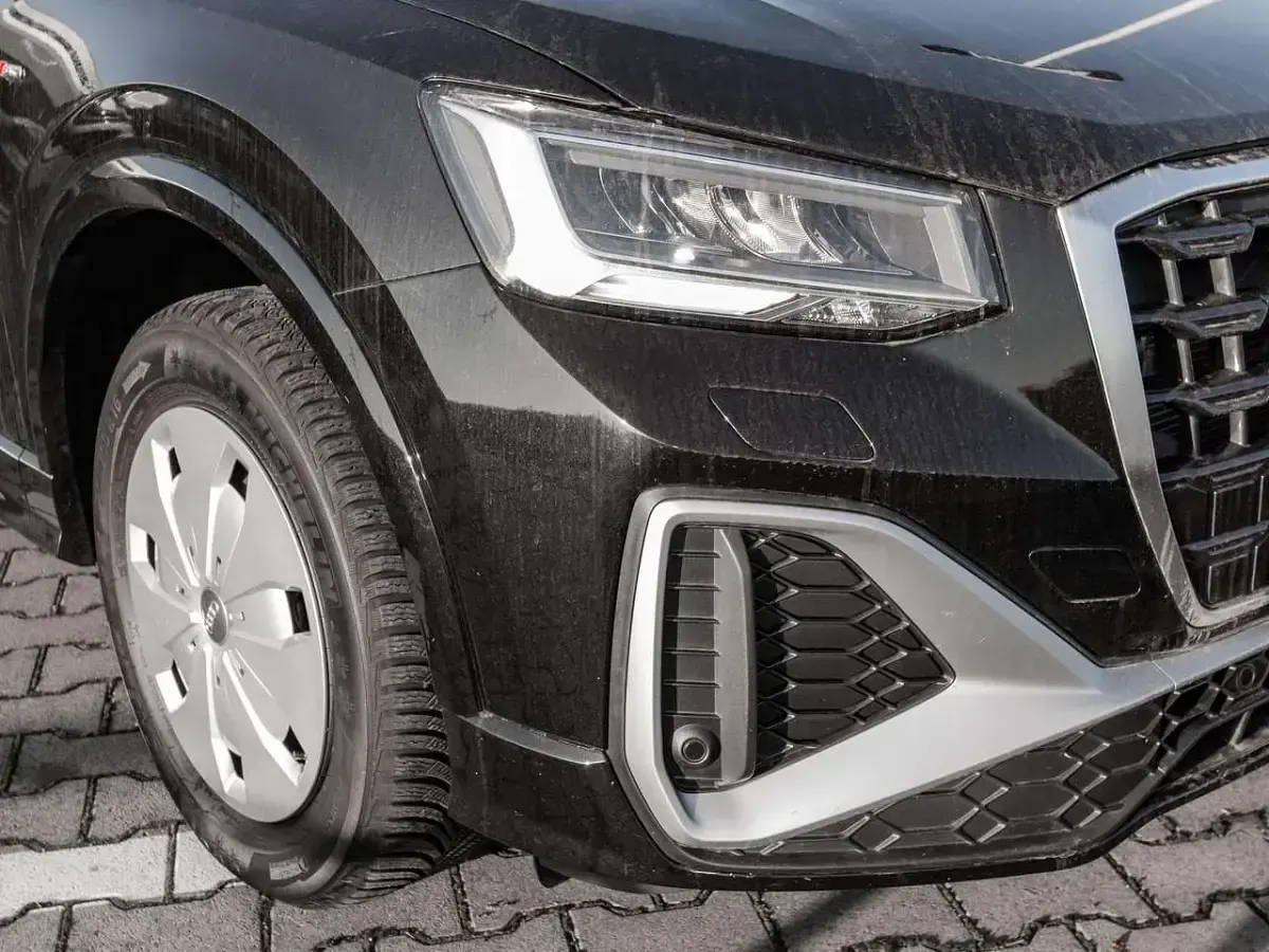 Gebraucht Audi Q2 S-Line 150 PS (110 kW) 2025 Mythosschwarz metallic SUV